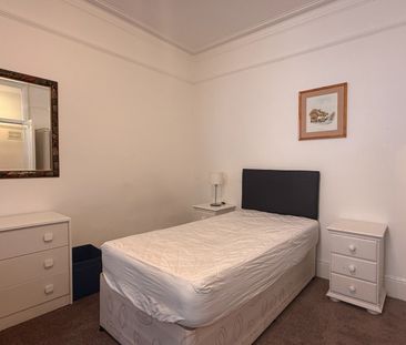 Room in a Shared Flat, Cromwell Road, SW7 - Photo 4