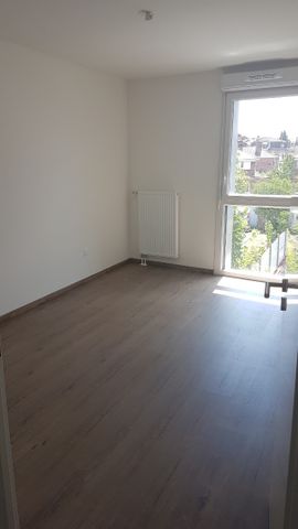 Location Appartement 2 pièces 63m² LILLE 59000 - Photo 2