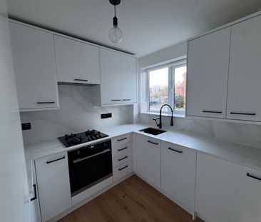 1 Bed Semi-Detached House, Temple Close, E11 - Photo 6