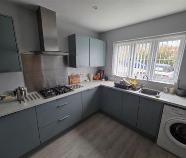 2 bedroom semi-detached house to rent - Photo 4