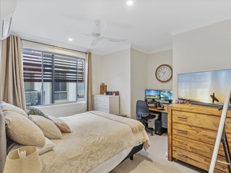 Fully Furnished 2 bedroom Townhouse - Photo 2