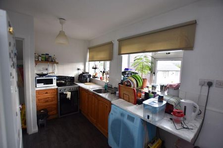 3 bedroom semi-detached house to rent - Photo 5