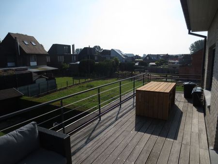 Recente duplex met 2 ruime slaapkamers en ruim terras. - Photo 2