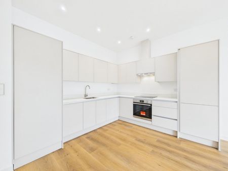 Lakeside West, Causeway, Staines-Upon-Thames,TW18 - Photo 2