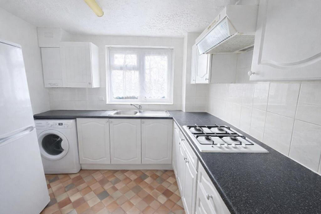 4 bedroom flat to rent - Photo 4