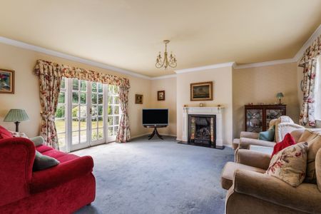 5 bedroom detached house to rent - Photo 2