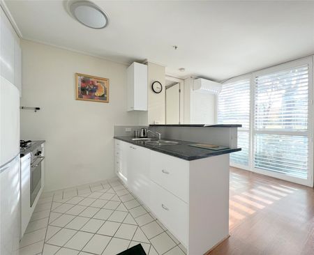 2/99 Whiteman Street - Photo 5