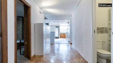 Room in a shared 10-bedroom apartment for rent in L'Amistat - Foto 2
