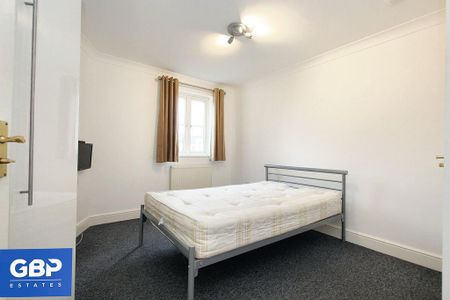 1 bedroom in a flat share to rent - Photo 4