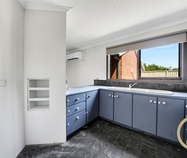 Fully Renovated Family Home in Prime Rockbank Location – Walk to Sc... - Photo 2