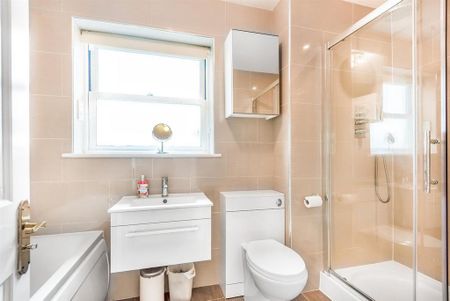 5 bedroom detached house to rent - Photo 5