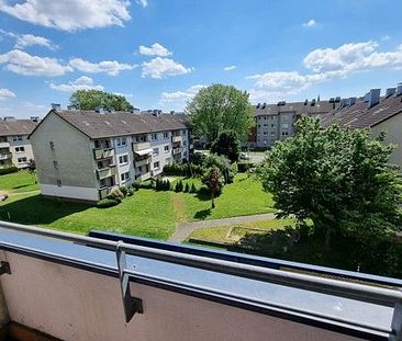 Schöne Aussicht: 2-Zimmer-Wohnung mit modernem Bad und Balkon - Foto 2