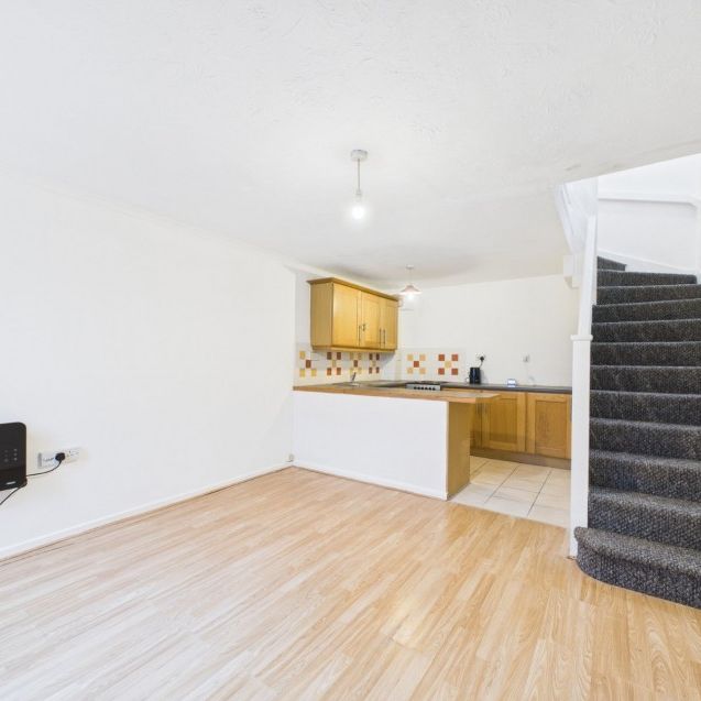 Shellfield Close, Staines-upon-Thames, Surrey,TW19 - Photo 1