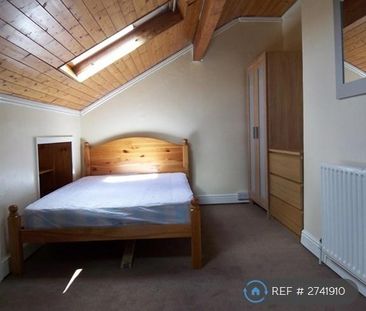 1 bedroom in a house share to rent - Photo 2