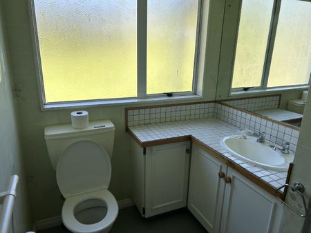 3 Bedroom Home - Double Garage - Photo 3