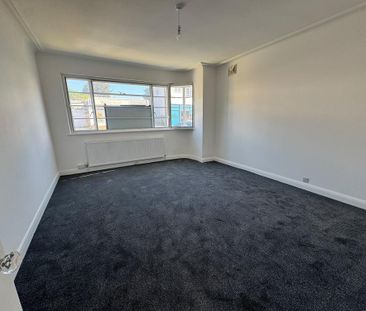 3 bedroom flat to rent - Photo 2