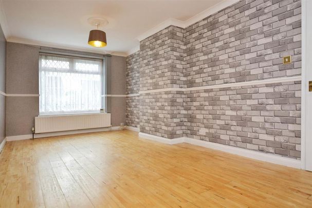 3 bedroom semi-detached house to rent - Photo 1