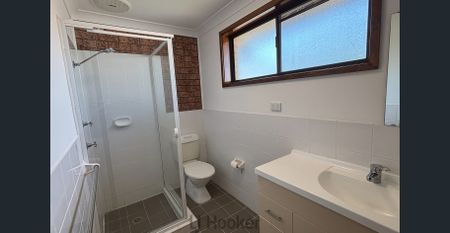 WELL PRESENTED TOWNHOUSE - Photo 5