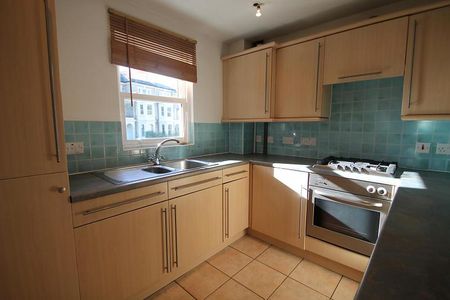 2 bedroom apartment to rent Church Court, Dolphin Close, Surbiton, KT6 - Photo 4