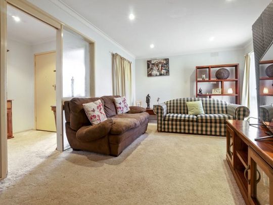 MIGHTY MALCOLM - Photo 1