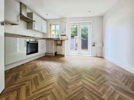 4 bedroom townhouse to rent - Photo 2