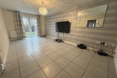 Violet Close, Northampton, Wootton - Photo 2