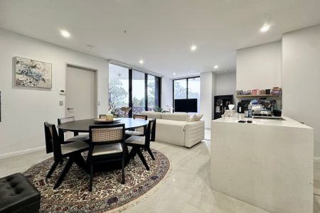 Stylish Two-Bedroom Apartment with Dual Parking & Golf Course Views - Photo 3