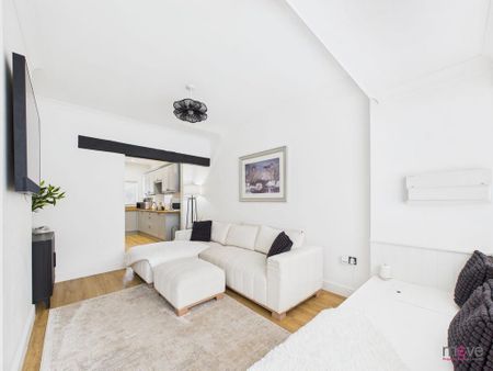 3 bedroom end of terrace house to rent - Photo 2