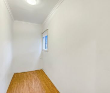 1 Bedroom Unit + Study! - Photo 3