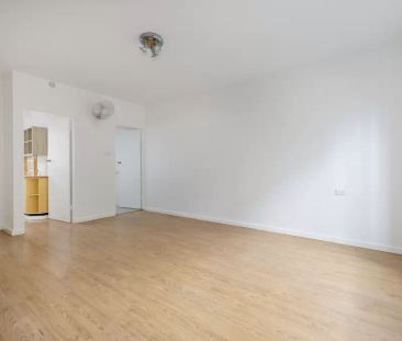 Bright and spacious studio apartment - Photo 2