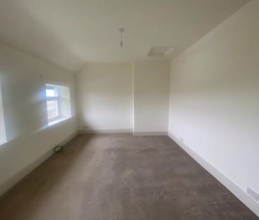 4 bedroom terraced house to rent - Photo 3