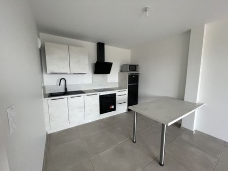 Location Appartement 2 pièces 45m² LUC LA PRIMAUBE 12450 - Photo 3