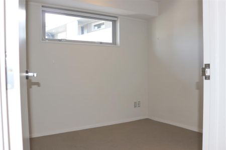 3 Bedroom Furnished Central City Apartment - Photo 2