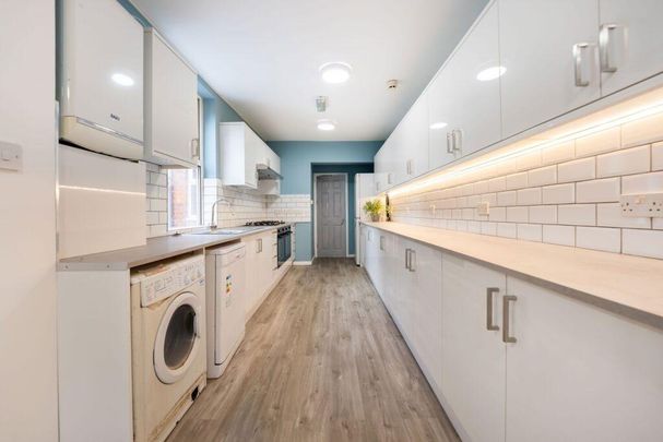 9 bedroom terraced house to rent - Photo 1