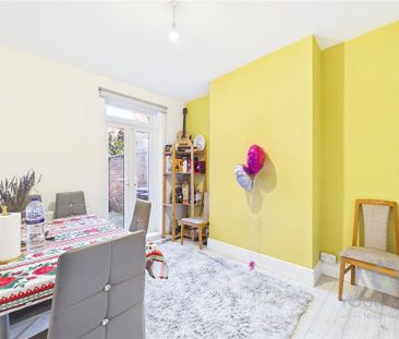 3 bedroom terraced house to rent - Photo 6