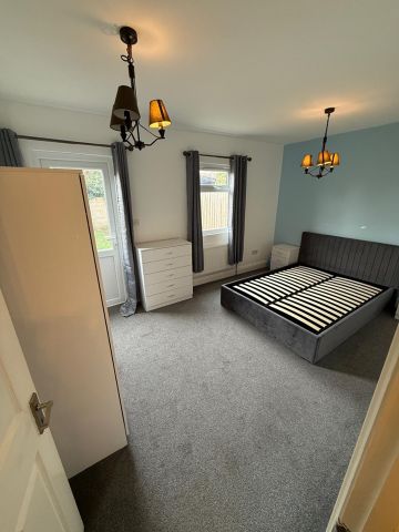 2 Bed Flat, Westwood Road, IG3 - Photo 2