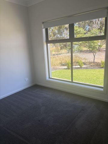 2 Bedroom home in quiet setting - Photo 2