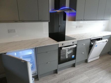 3 bedroom semi-detached house to rent - Photo 5