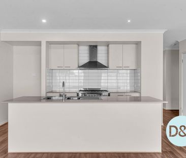 Open-Plan Living in Cranbourne West - Photo 2