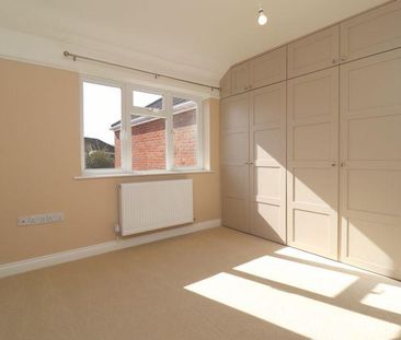 2 bedroom semi-detached bungalow to rent - Photo 5