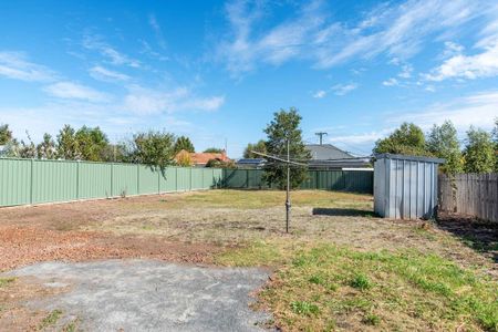 Low maintenance home - Photo 2