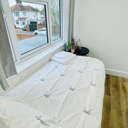 1 bedroom in a house share to rent - Photo 1