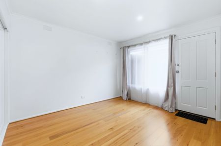 Deceptively Spacious 6-7 month lease only - Photo 2
