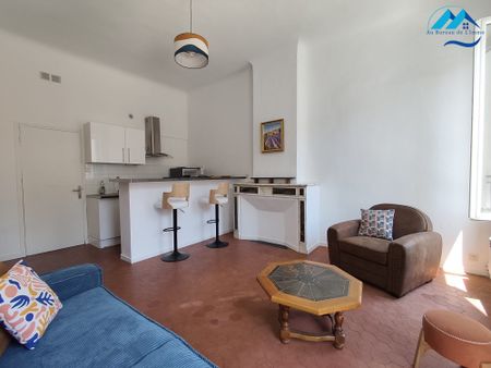 Location Appartement 3 pièces 54m² MARSEILLE 1er - Photo 2