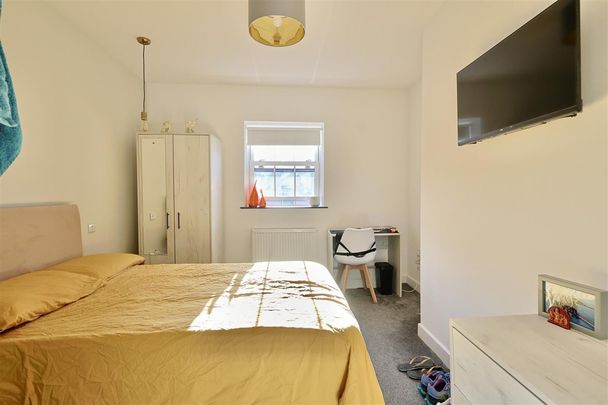 3 bedroom Student Flat to rent in Ridley Place, Newcastle Upon Tyne - Photo 1