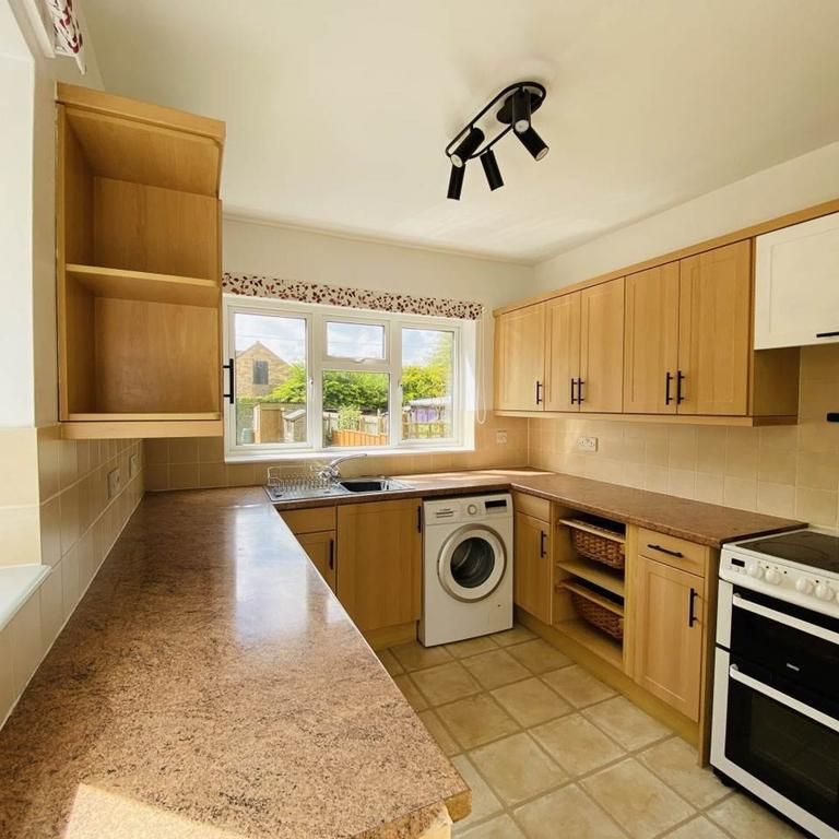 3 bedroom semi-detached house to rent - Photo 1