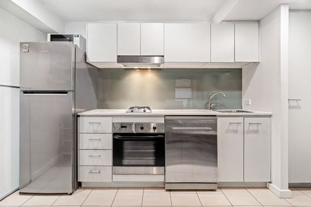 Ground Floor Studio in Prime Rockdale Location - Photo 3