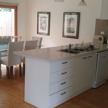 Greensborough - Photo 3