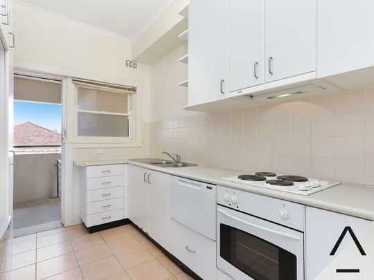 Top Floor Two Bedroom Apartment - Photo 1