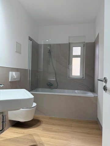 Erstbezug nach Modernisierung! Balkon + Einbauküche! - Photo 2